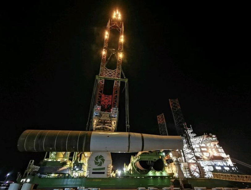 Deme Innovation vessel 1600ton Crane lifting Monopiles 1200 ton .jpeg Deme Innovation vessel 1600ton Crane lifting Monopiles 1200 ton .jpeg